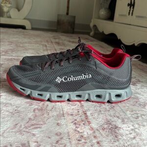 Columbia Men's Charcoal and Crimson Athletic Shoes